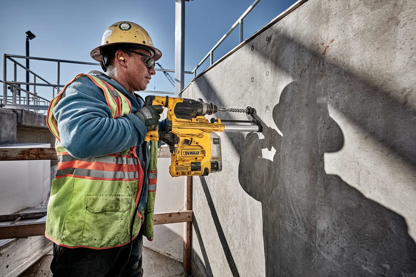 DeWalt D25333K 8.5 Amp Corded 1-1/8 in. SDS-Plus Rotary Hammer - image 9