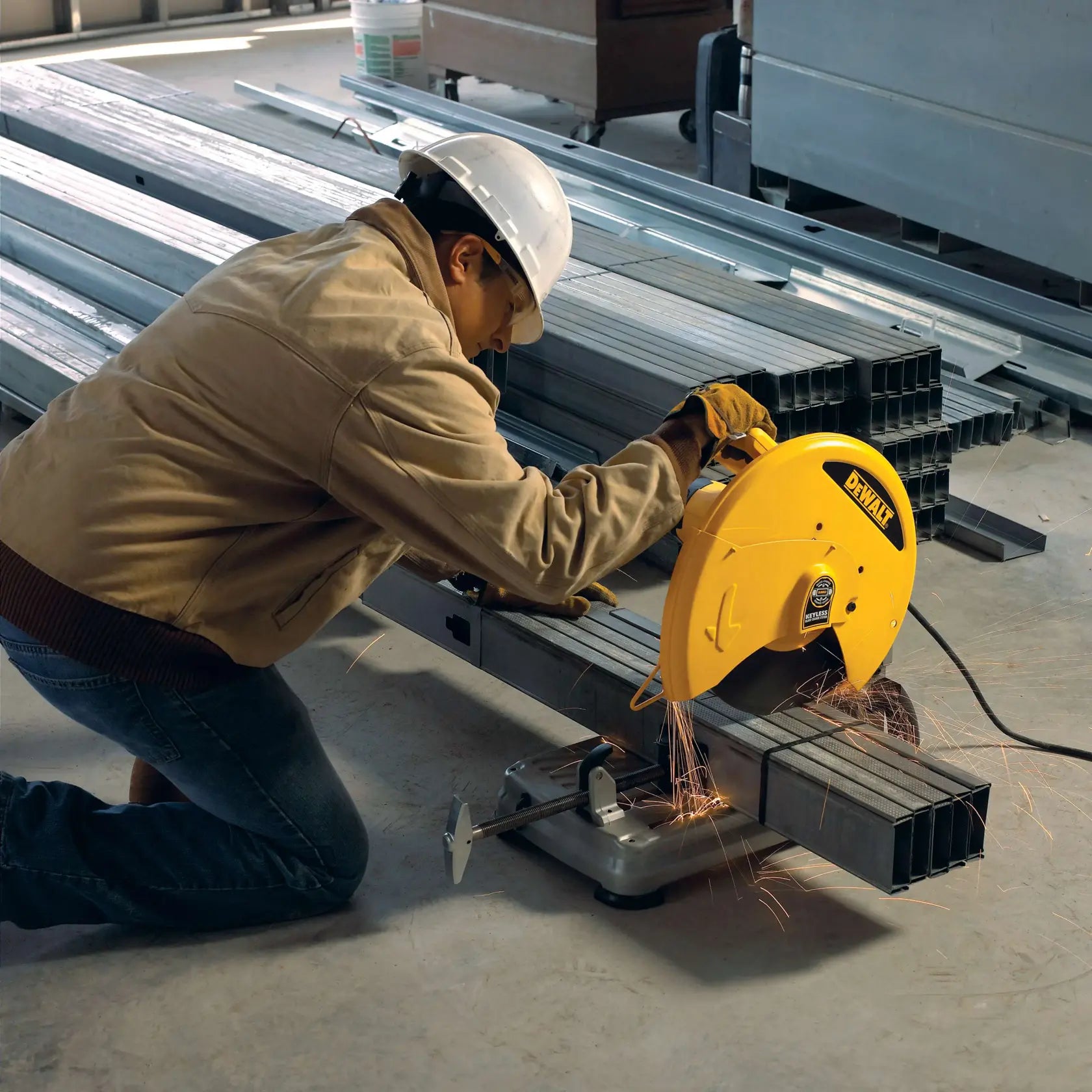 DeWalt D28715 14" Chop Saw with QUIK-CHANGE Keyless Blade Change System - image 9