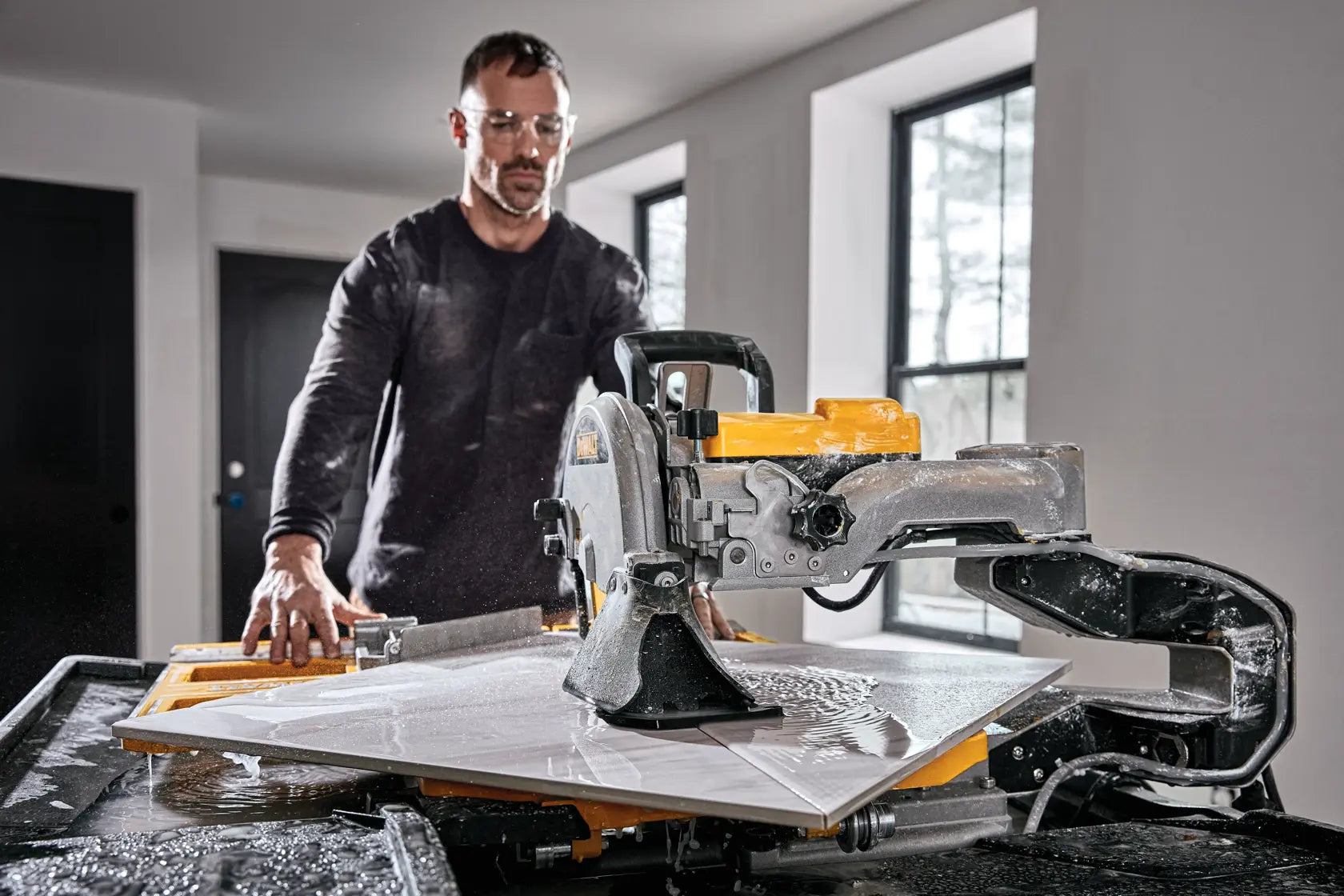 DeWalt D36000S 10-in High capacity wet tile saw with stand - image 6