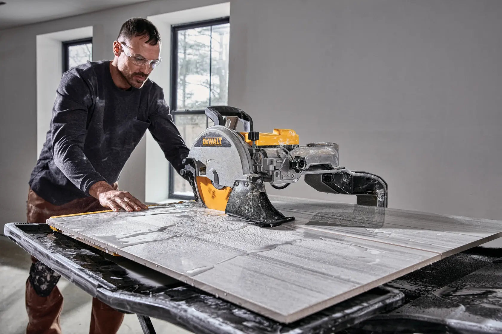 DeWalt D36000 10" High-Capacity Wet Tile Saw - image 5