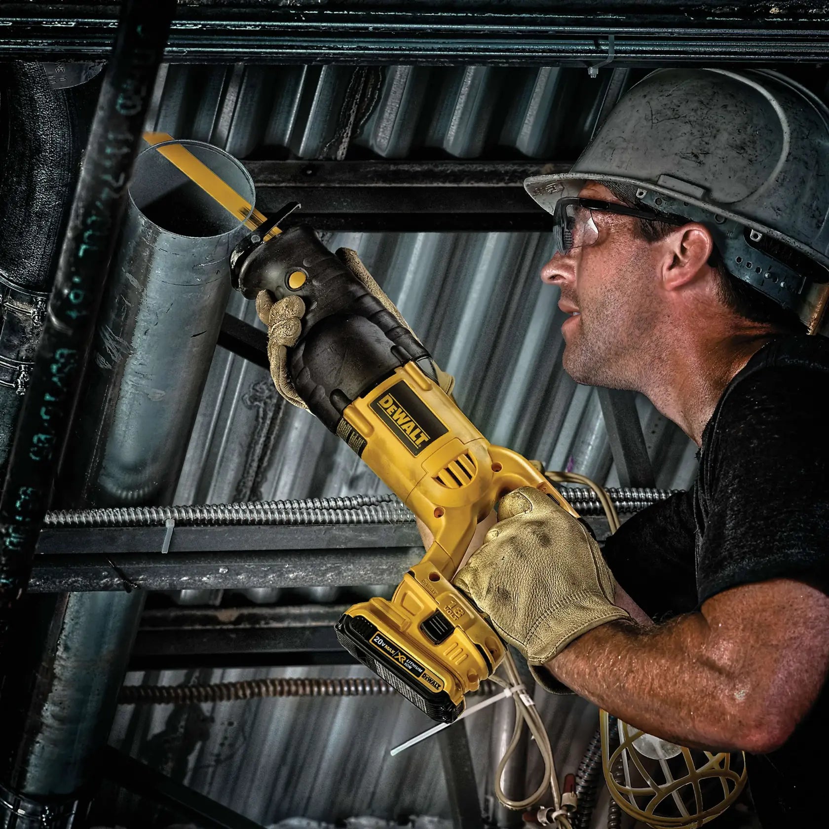 DeWalt DCA1820 18V to 20V Adapter - image 5