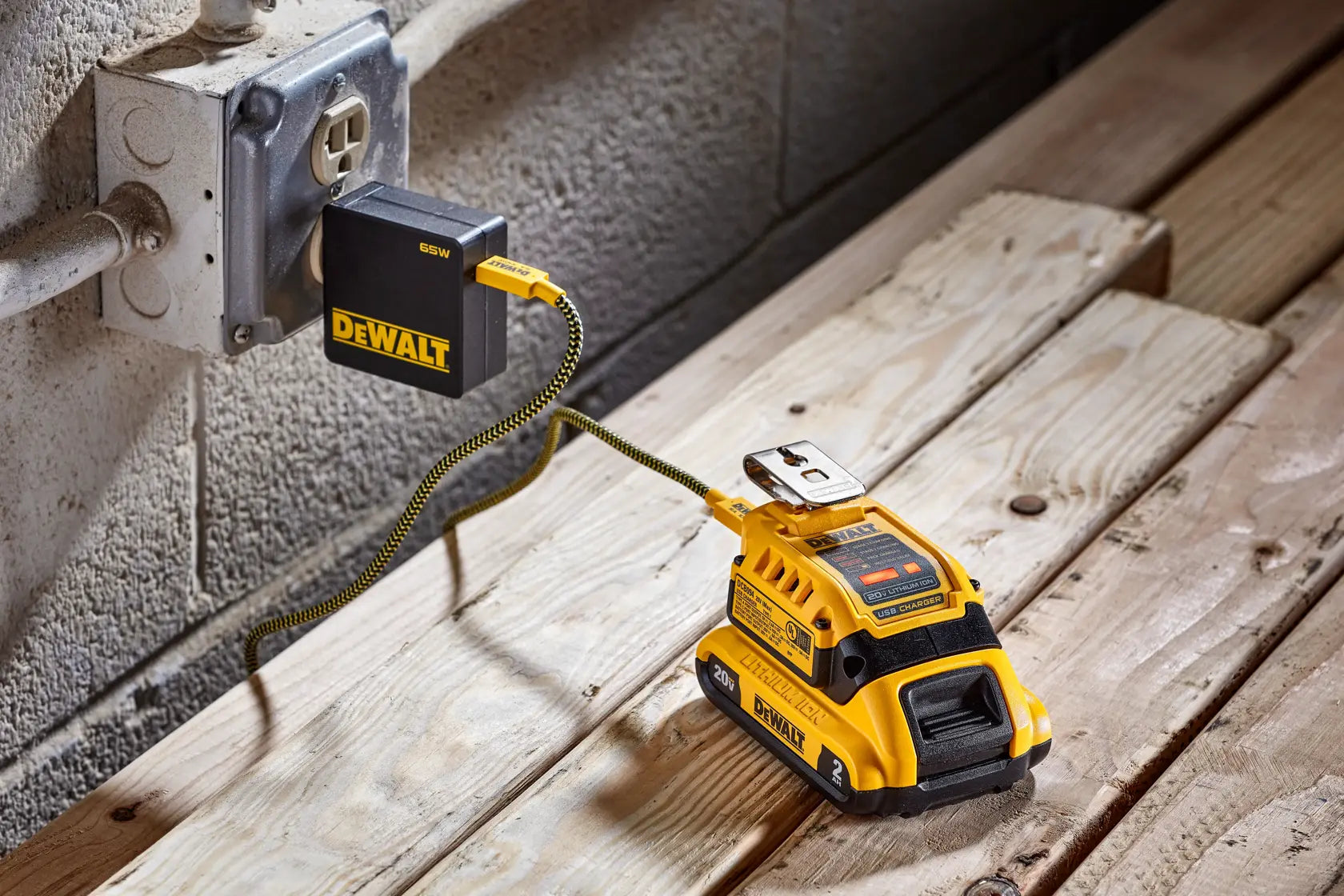 DeWalt DCB094K 20V MAX FLEXVOLT 5 Amp USB Charging Kit - image 4
