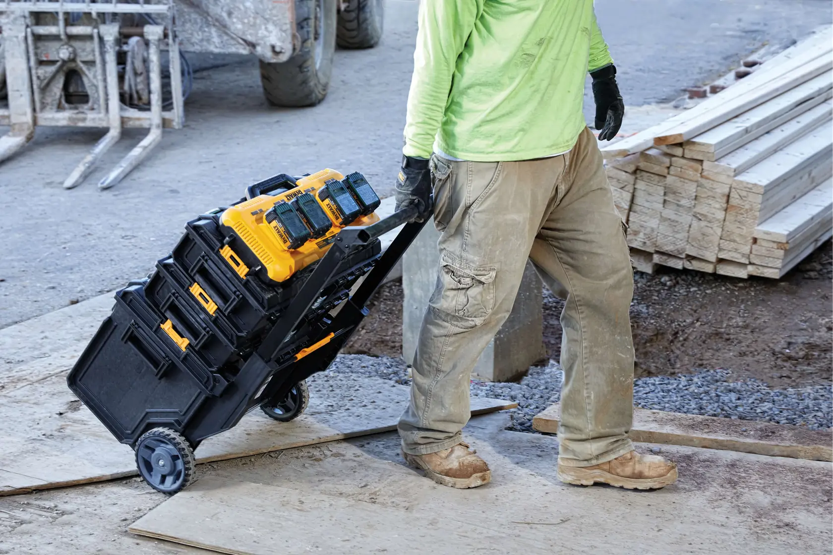 DeWalt DCB104 12V/ 20V/ 60V MAX Multiport Simultaneous Fast Charger - image 8