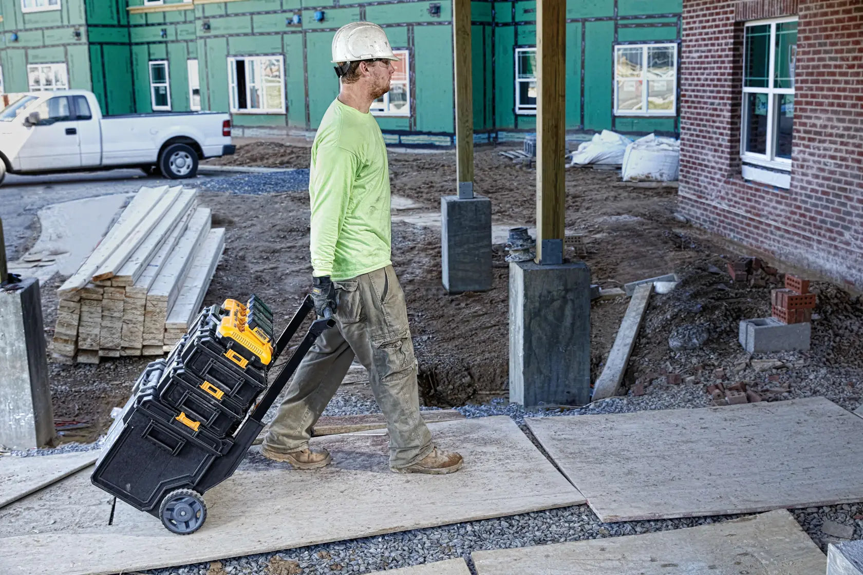 DeWalt DCB104 12V/ 20V/ 60V MAX Multiport Simultaneous Fast Charger - image 9