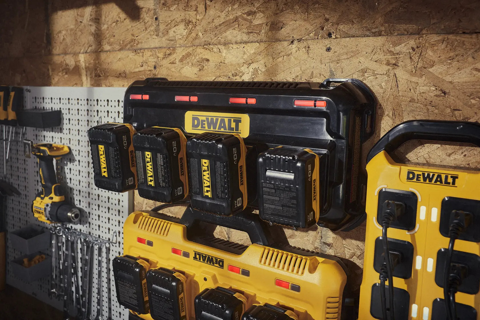 DeWalt DCB1404 12V MAX/20V MAX/FLEXVOLT 4 Amp Multiport Charger - image 8