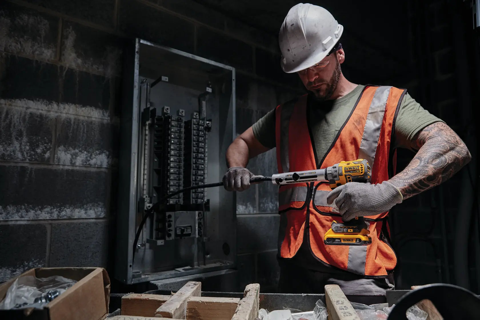 DeWalt DCB203 20V MAX 2 Ah Battery - image 10
