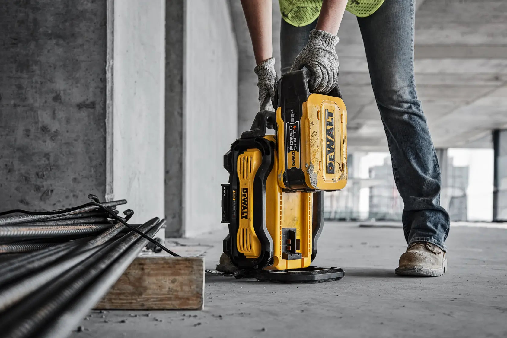 DeWalt DCBPSC0550 POWERSHIFT 550w Charger - image 8