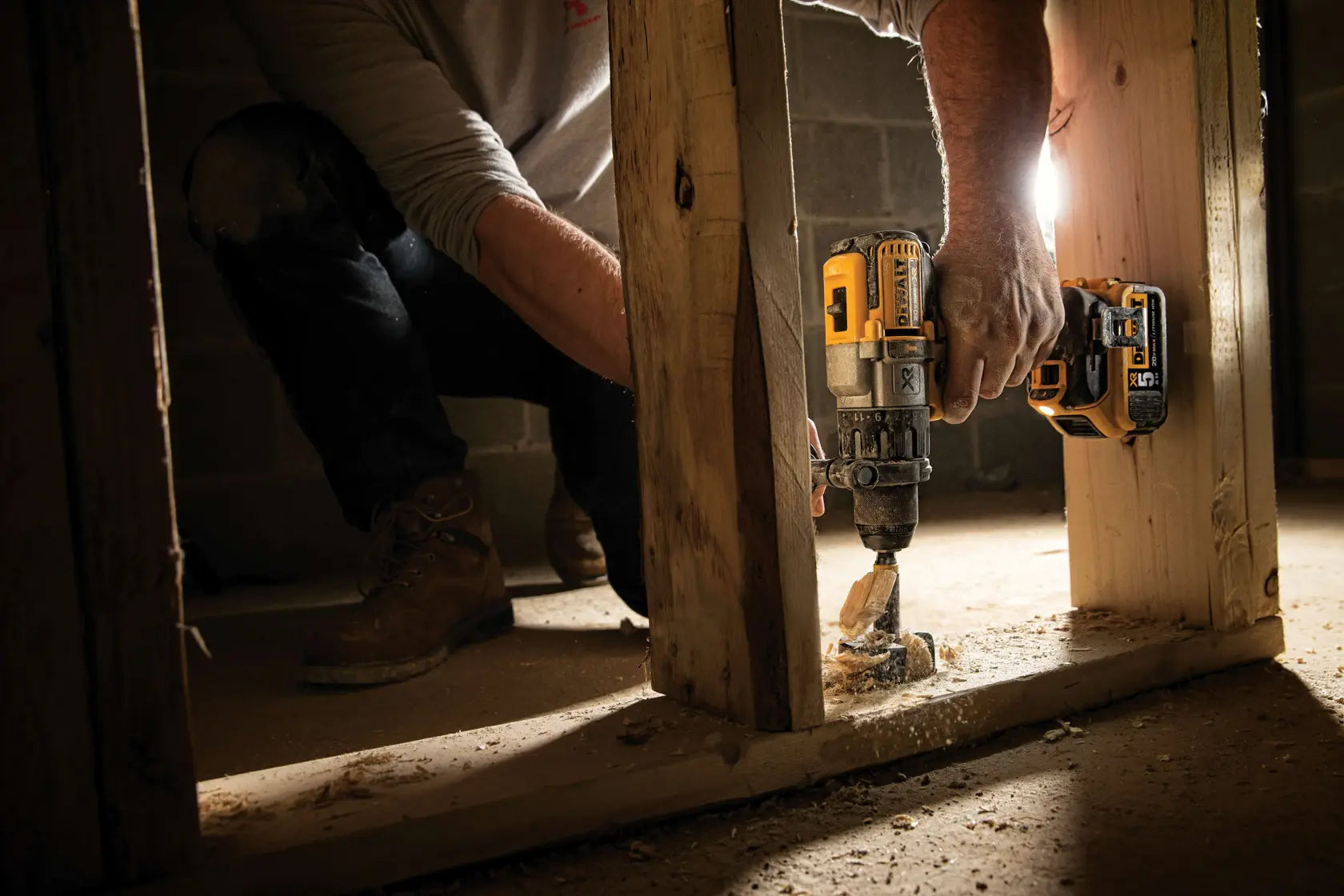 DeWalt DCD996P2 20V MAX XR 1/2-in 3-Speed Brushless Hammer Drill/Driver Kit - image 6