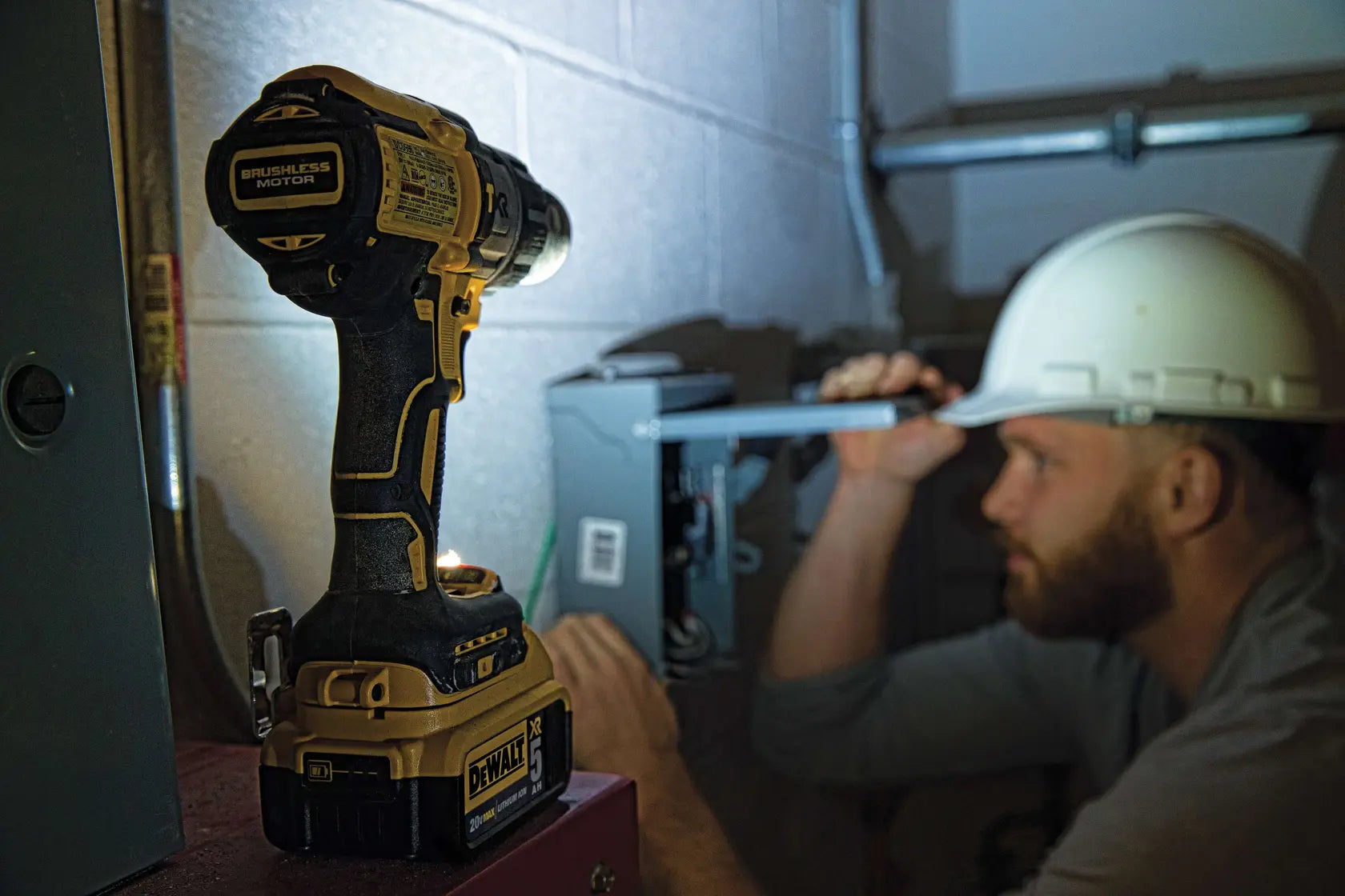 DeWalt DCD996P2 20V MAX XR 1/2-in 3-Speed Brushless Hammer Drill/Driver Kit - image 7