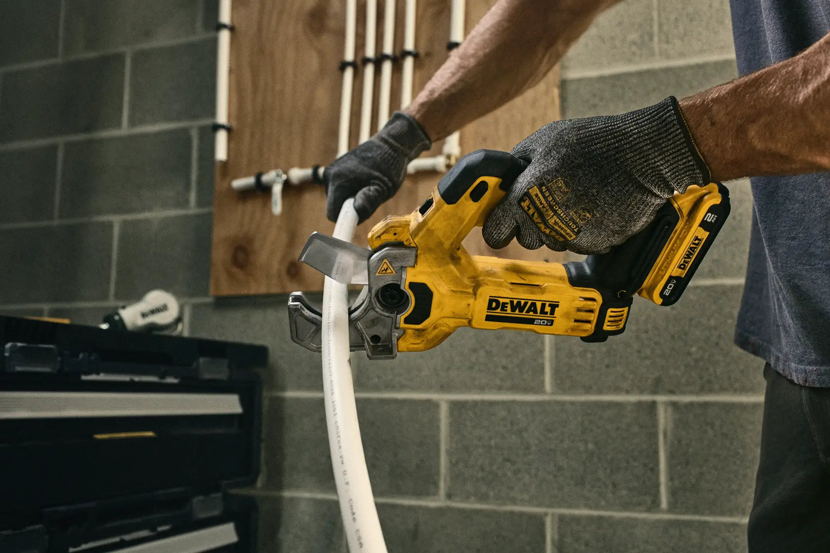 DeWalt DCE180B 20V MAX Plastic Tubing Cutter (Tool Only) - image 9