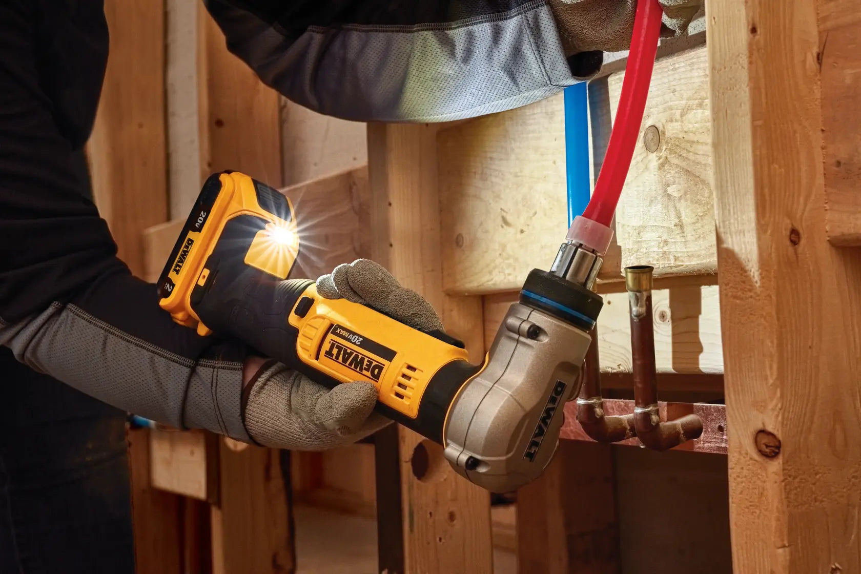DeWalt DCE400D2 20V MAX 1 in. Cordless Pex EXPander - image 7