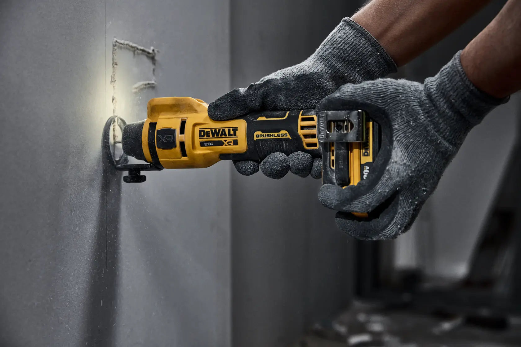 DeWalt DCE555D2 20V MAX XR Brushless Drywall Cut-Out Tool Kit - image 8