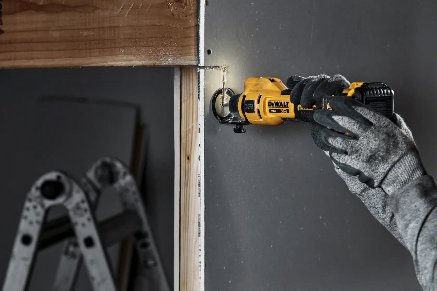 DeWalt DCE555D2 20V MAX XR Brushless Drywall Cut-Out Tool Kit - image 10