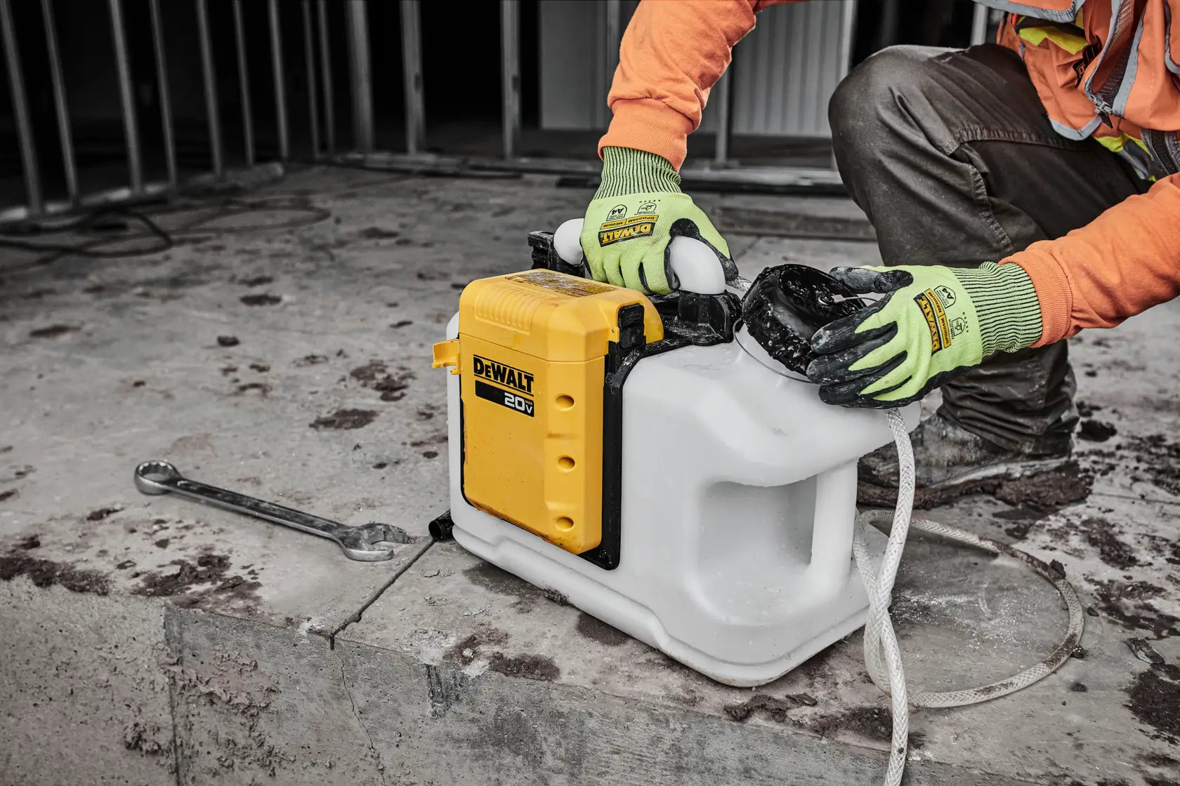 DeWalt DCE6820B 20V MAX POWERED Water Tank (Tool Only) - image 8