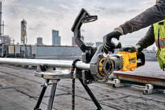 DeWalt DCE700X2K FLEXVOLT 60V MAX Cordless Pipe Threader Kit With Die Heads - image 4