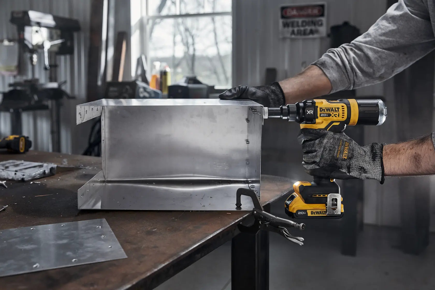 DeWalt DCF403D1 20V MAX XR 3/16 in. Brushless Rivet Tool Kit - image 8