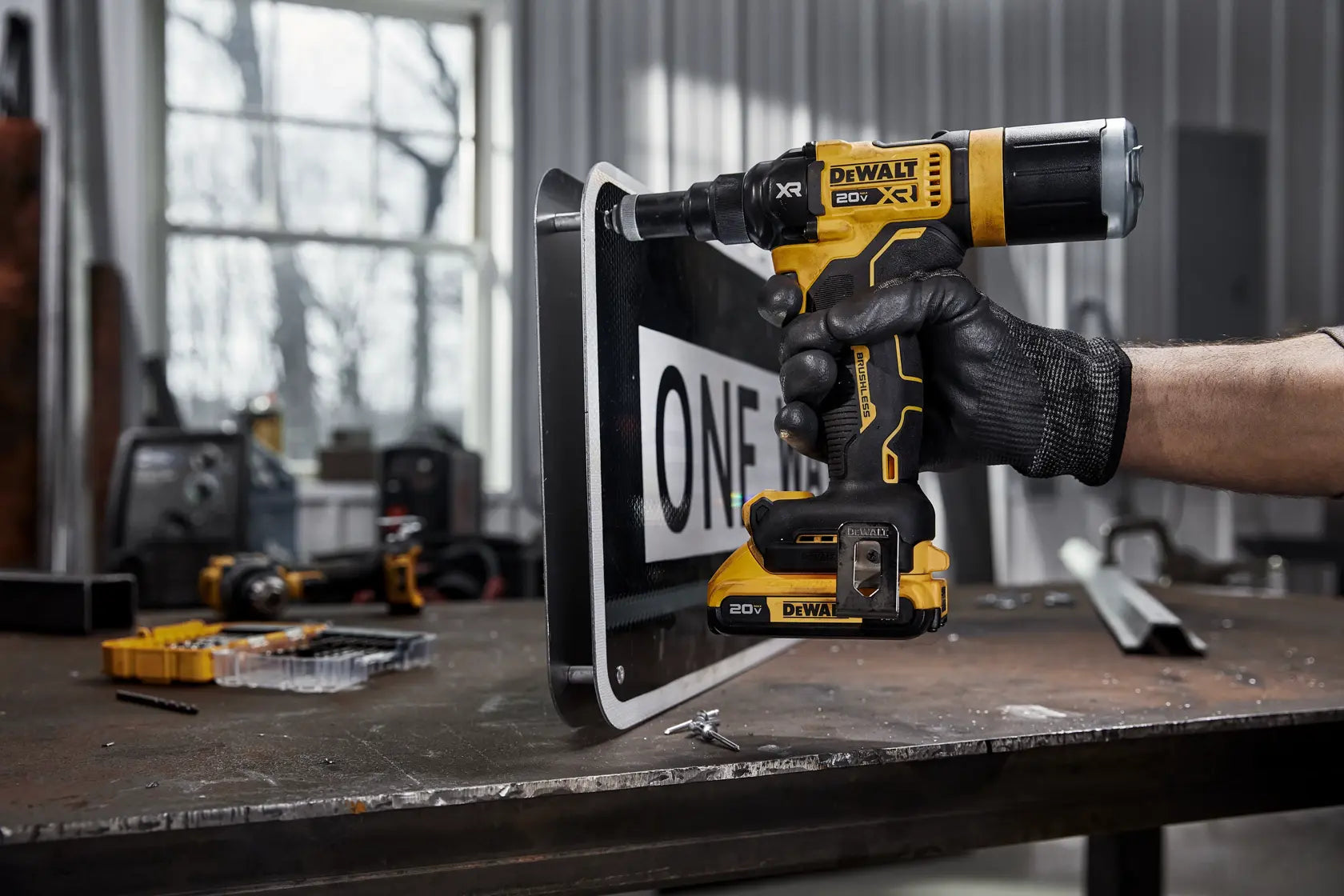 DeWalt DCF403D1 20V MAX XR 3/16 in. Brushless Rivet Tool Kit - image 9