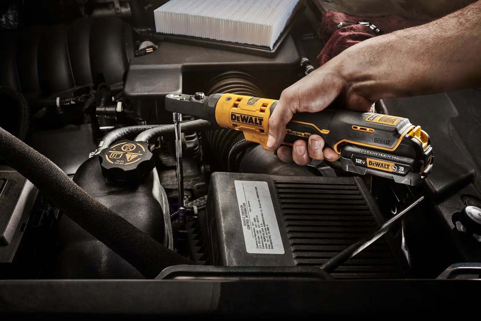 DeWalt DCF500GG1 12V MAX Brushless Cordless 3/8-in & 1/4-in Sealed Head Ratchet with (1) 3.0Ah Battery - image 8