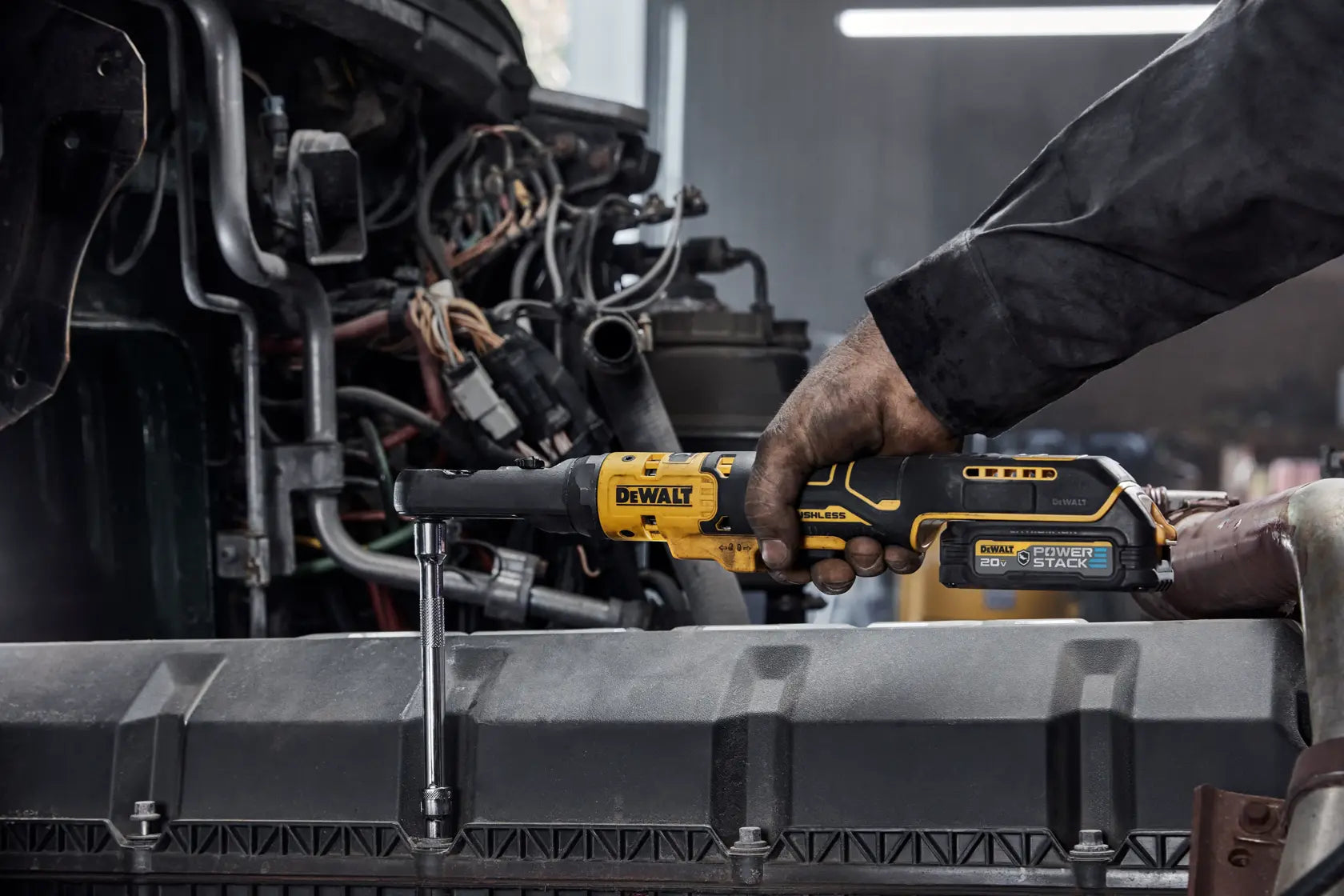 DeWalt DCF510GE1 20V MAX XR Brushless Cordless 3/8-in & 1/2-in Sealed Head Ratchet with (1) POWERSTACK Battery - image 7