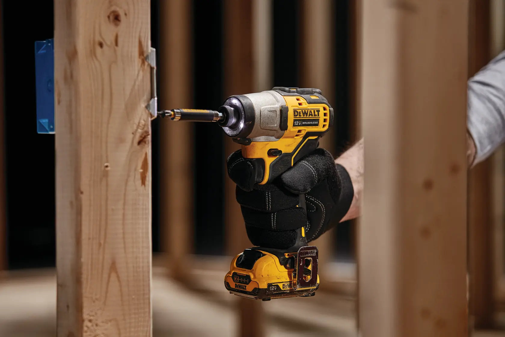 DeWalt DCF801F2 12V MAX Brushless Cordless 1/4-in Impact Driver Kit - image 3