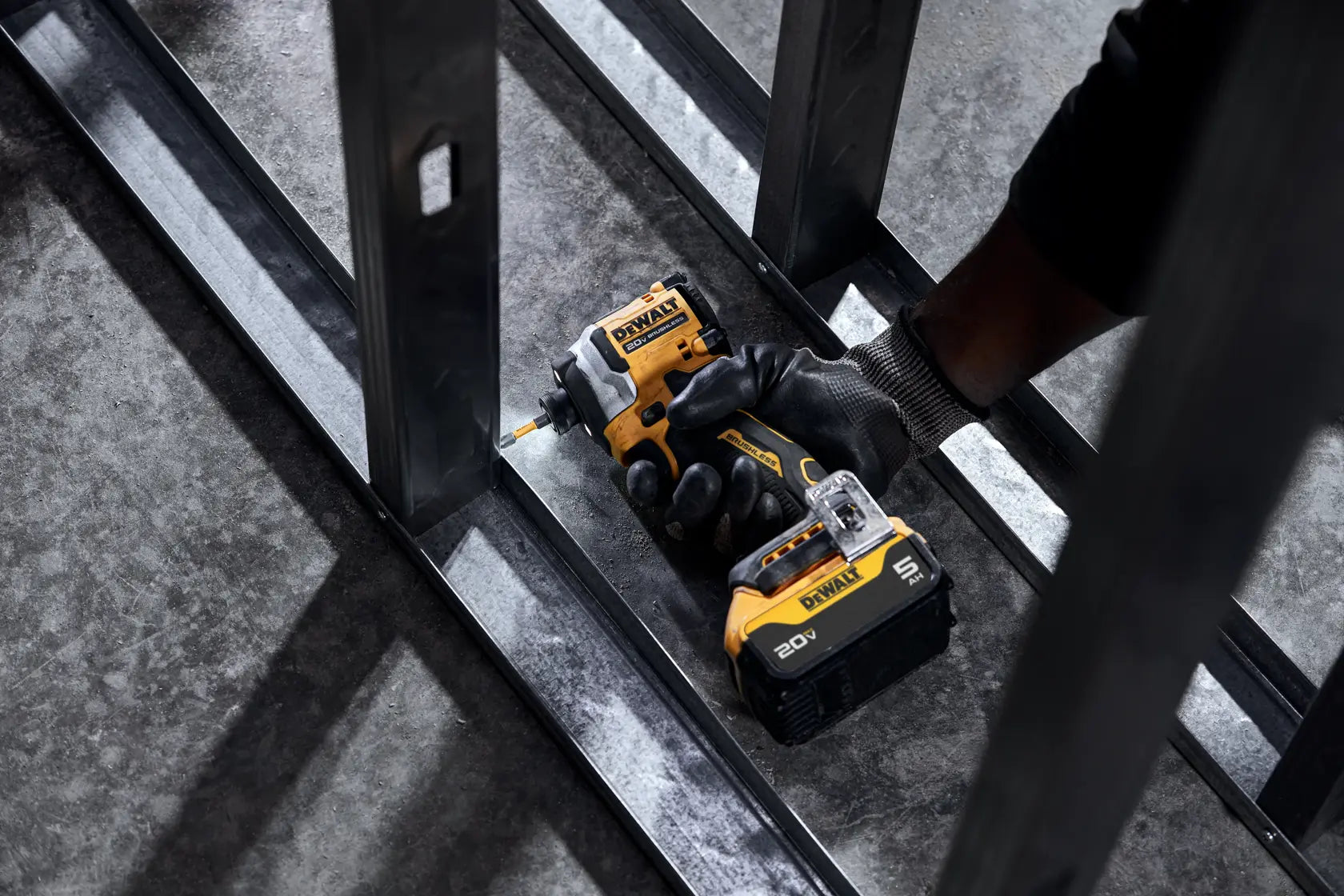DeWalt DCF850P1 20V MAX ATOMIC Brushless Cordless 3-Speed 1/4-in Impact Driver Kit - image 9