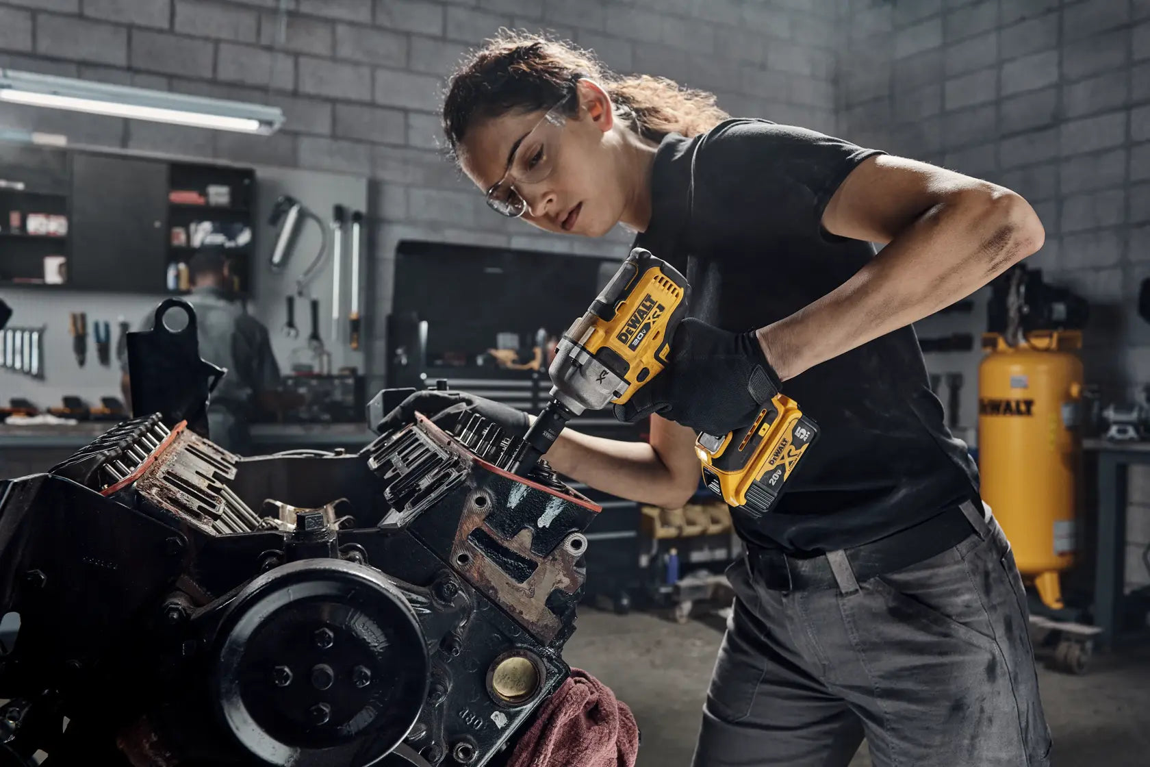 DeWalt DCF891B 20V MAX XR 1/2-in Mid-Range Impact Wrench With Hog Ring Anvil (Tool Only) - image 9