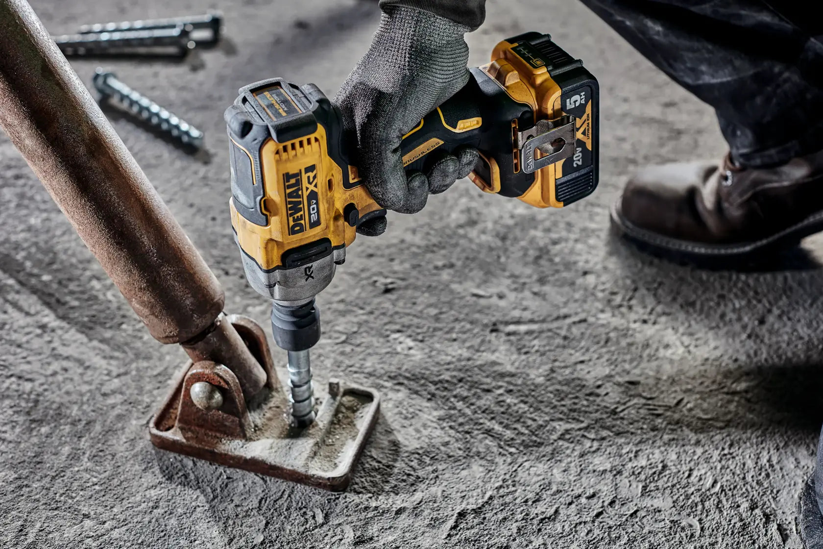 DeWalt DCF891P2 20V MAX XR 1/2-in Mid-Range Impact Wrench Kit With Hog Ring Anvil - image 9