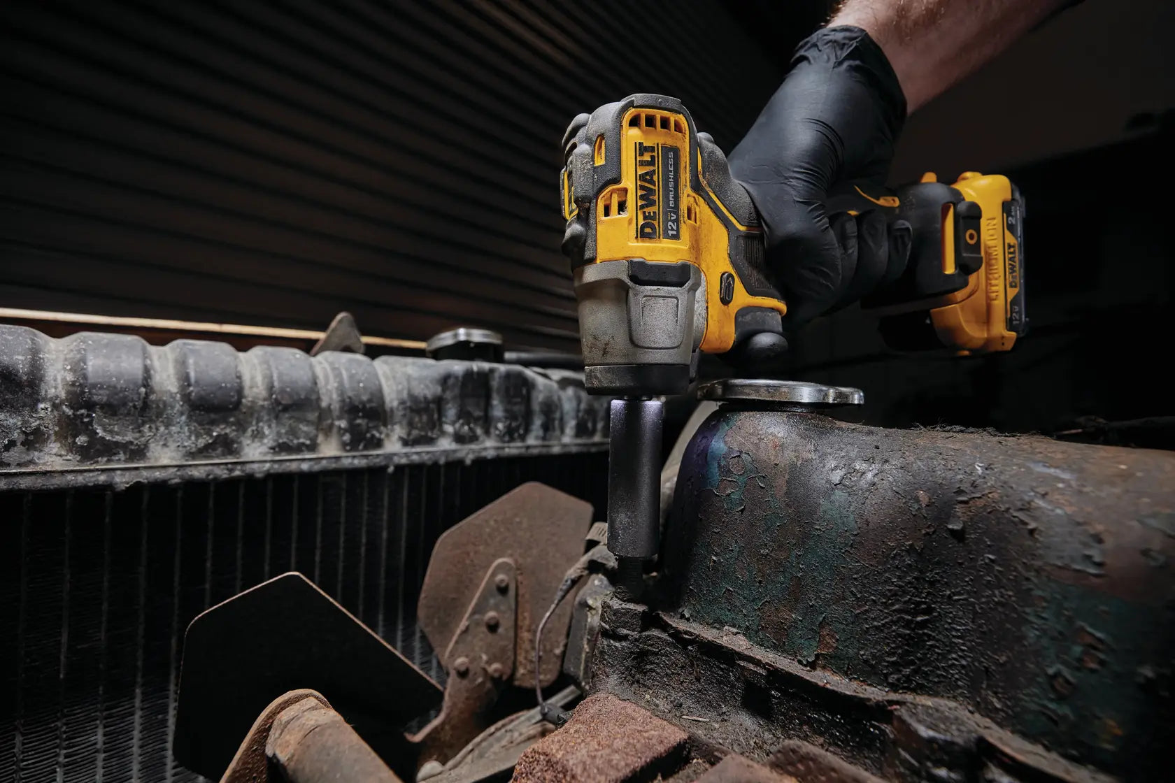 DeWalt DCF902B 12V MAX Brushless 3/8-in Cordless Impact Wrench (Tool Only) - image 5