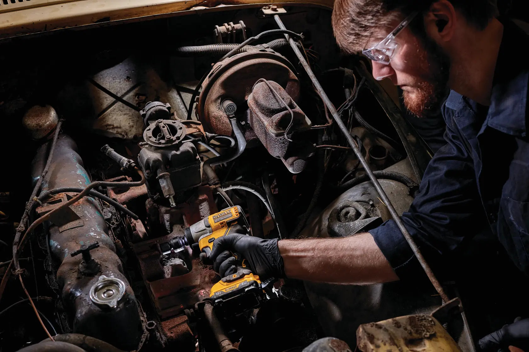 DeWalt DCF902F2 12V MAX 3/8-in Brushless Impact Wrench Kit - image 8