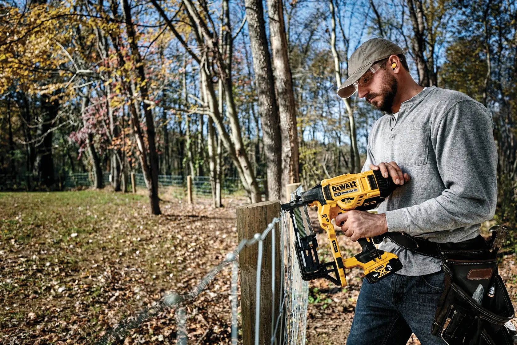 DeWalt DCFS950B 20V MAX XR 9ga Cordless Fencing Stapler (Tool Only) - image 9