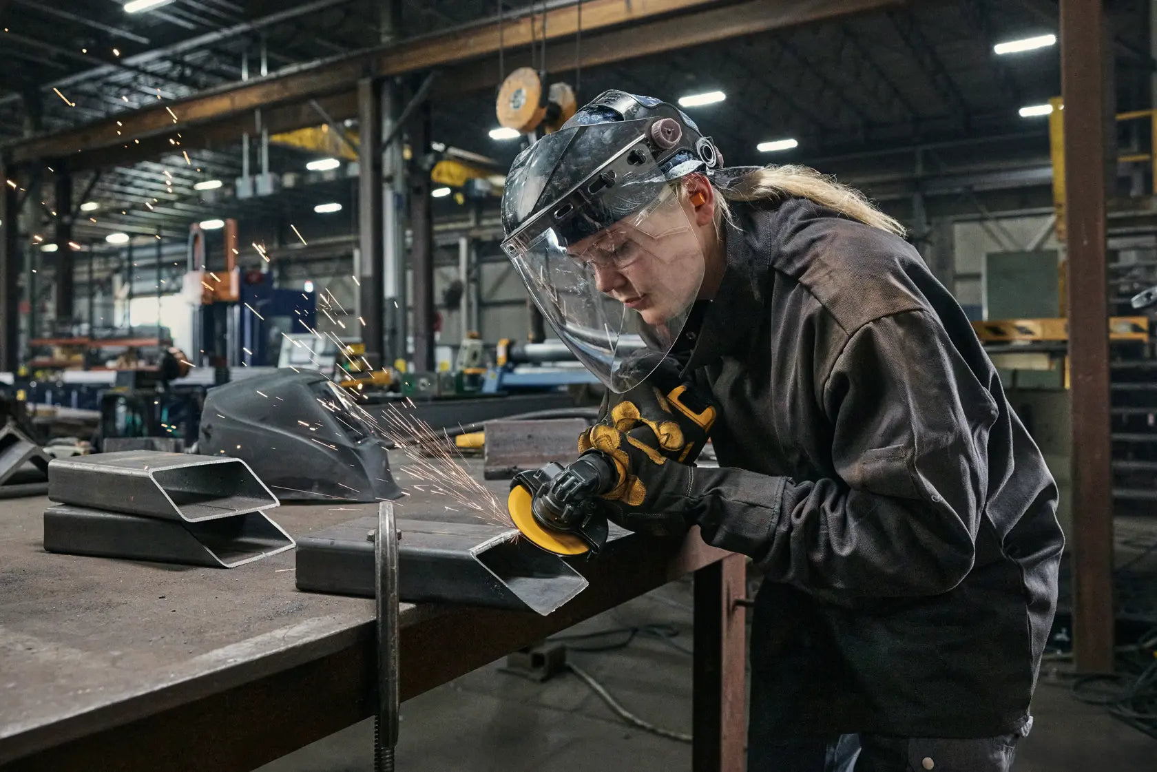 DeWalt DCG400B ATOMIC 20V MAX 4 in. Angle Grinder (Tool Only) - image 9