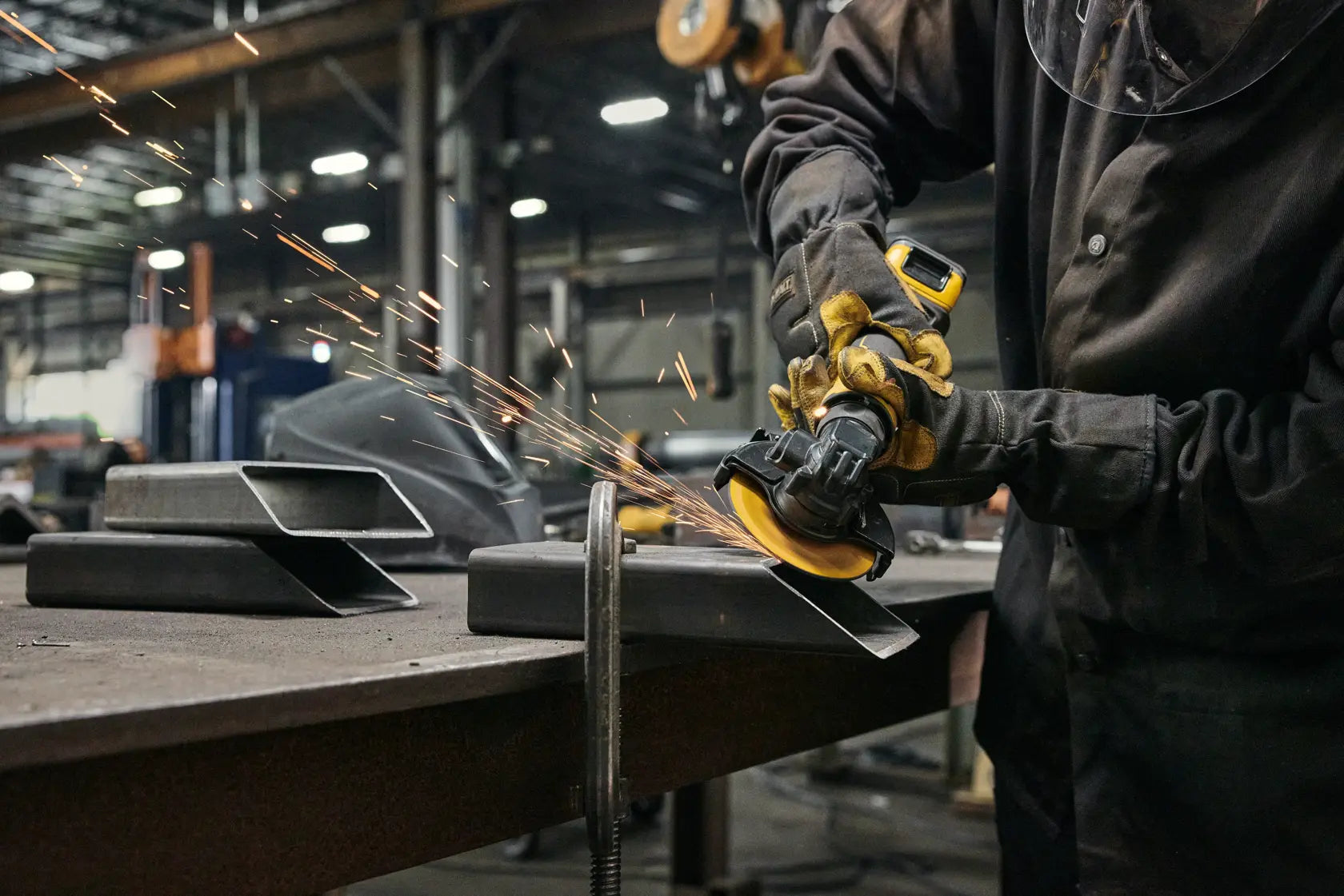 DeWalt DCG400S2 ATOMIC 20V MAX 4 in. Angle Grinder Kit - image 10