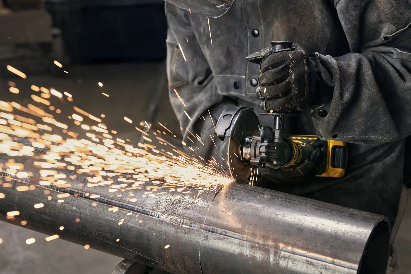 DeWalt DCG402B ATOMIC 20V MAX 4.5" Angle Grinder (Tool Only) - image 9