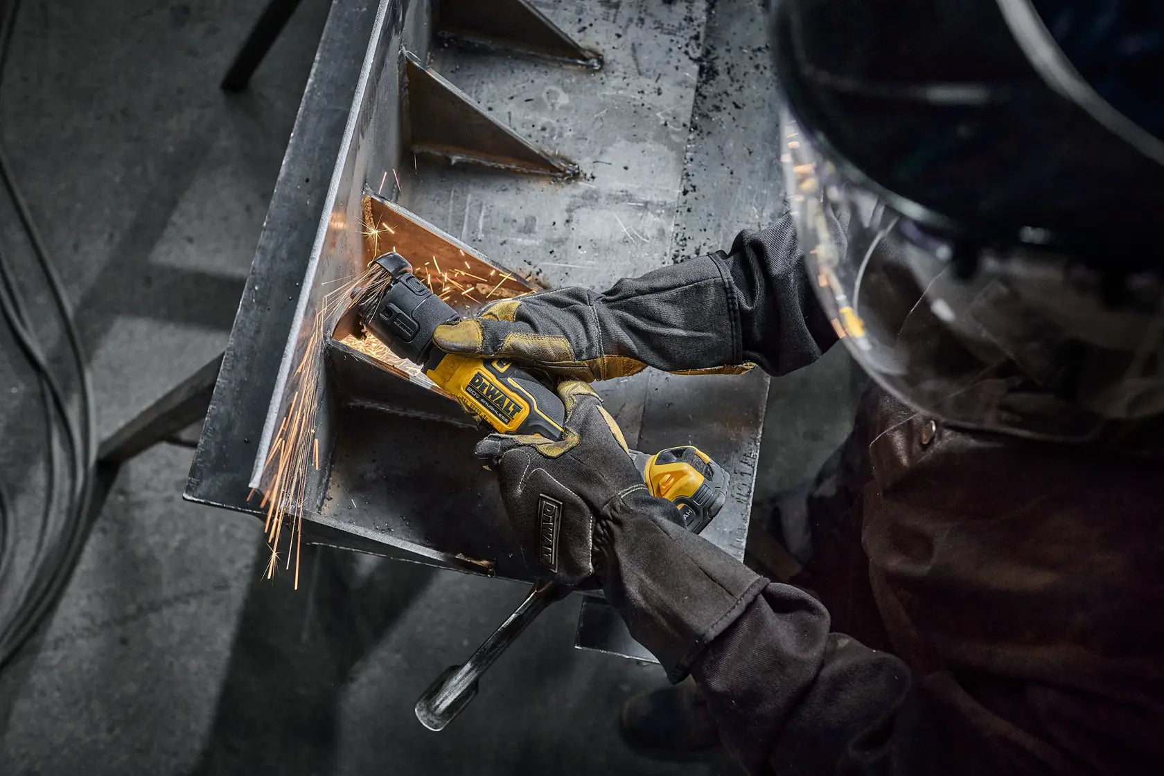 DeWalt DCG430B ATOMIC 20V MAX 3 in. Cut-Off Tool (Tool Only) - image 9
