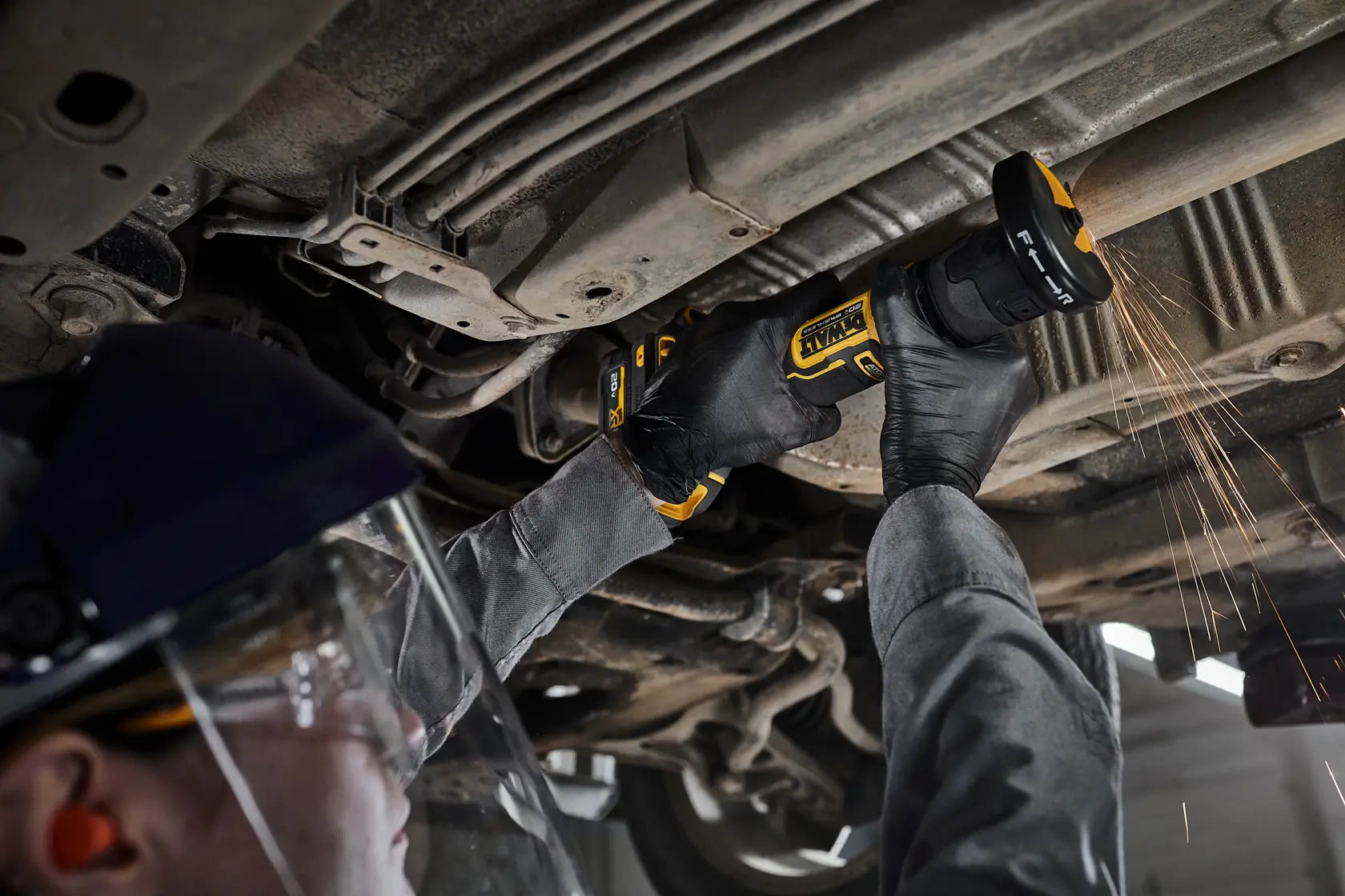 DeWalt DCG430GE2 ATOMIC 20V MAX 3" Cut-Off Tool - 1.7AH Kit - image 8