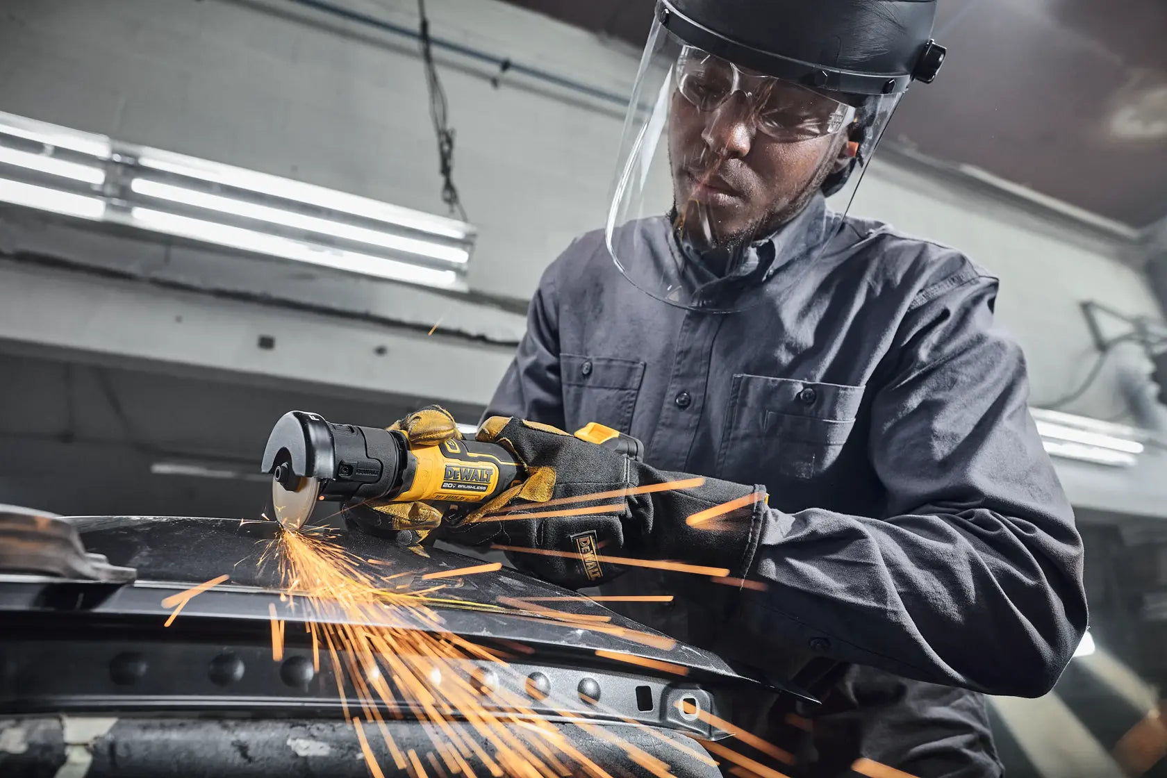 DeWalt DCG430GE2 ATOMIC 20V MAX 3" Cut-Off Tool - 1.7AH Kit - image 10