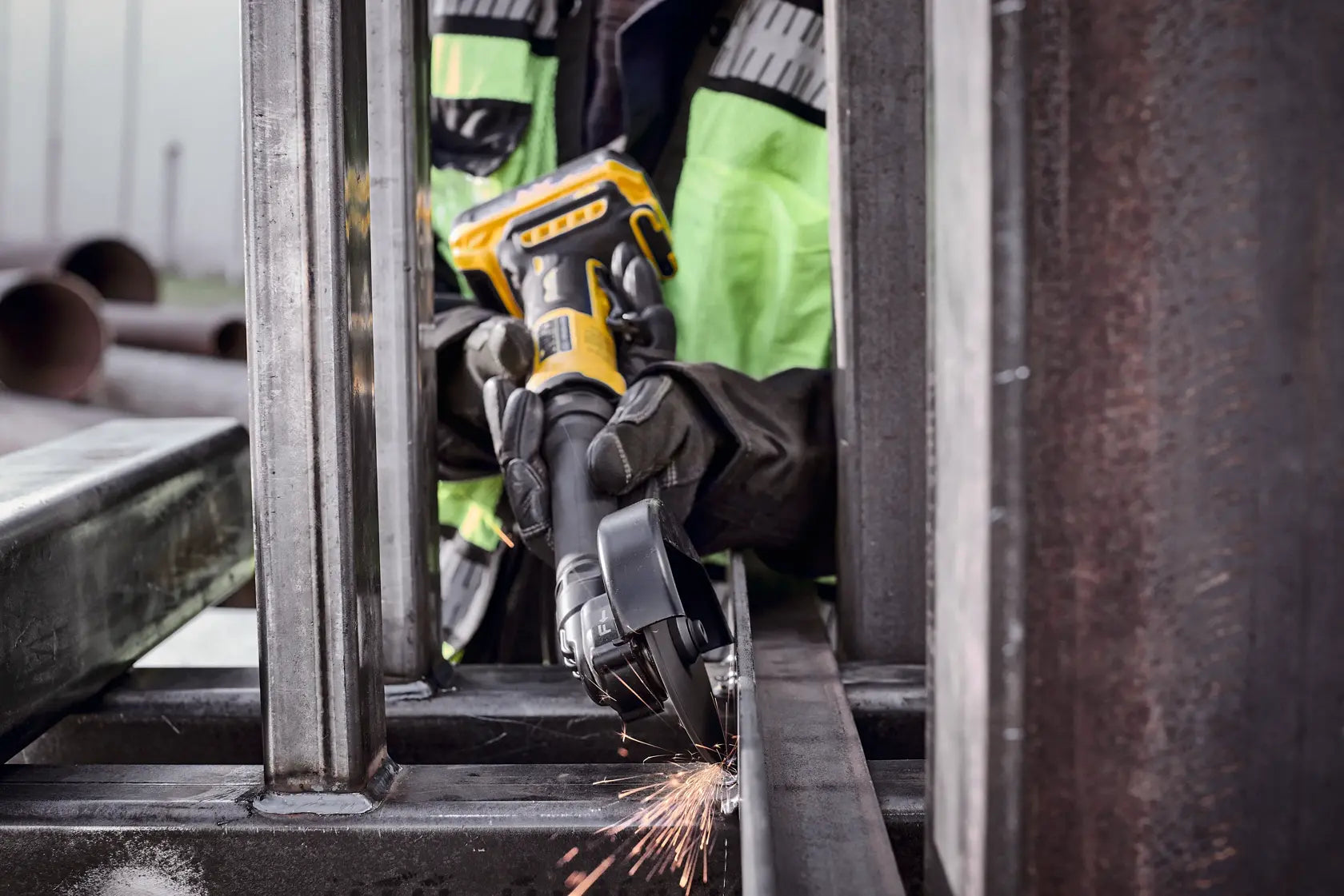 DeWalt DCG432XB ATOMIC 20V MAX Ext 4" Cut-Off Tool - Bare - image 9