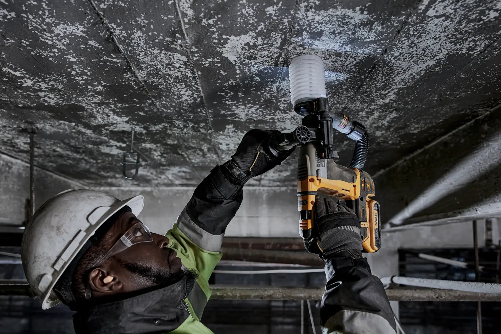 DeWalt DCH172D2 ATOMIC 20V MAX 5/8-in Brushless Cordless SDS PLUS Rotary Hammer Kit - image 9