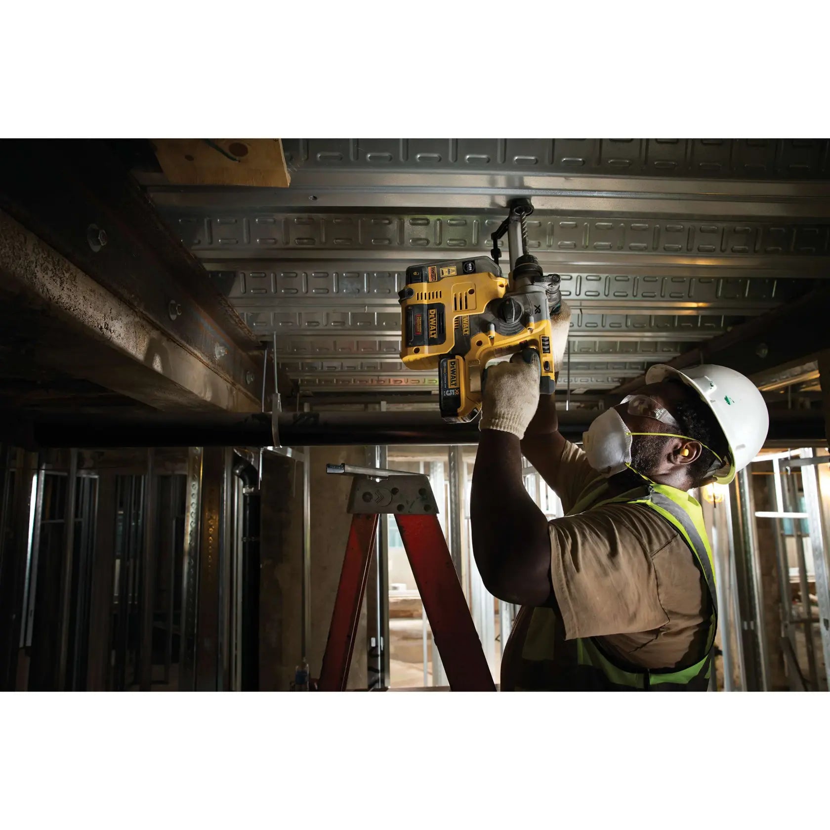 DeWalt DCH273P2DHO 20V MAX XR L-Shape 1-in SDS Plus Rotary Hammer Kit With Onboard Dust Extractor - image 6