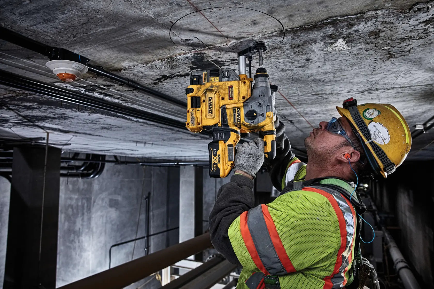 DeWalt DCH293R2DH 20V MAX XR Brushless Cordless 1-1/8 in. L-Shape SDS PLUS Rotary Hammer Kit with On Board Extractor - image 6