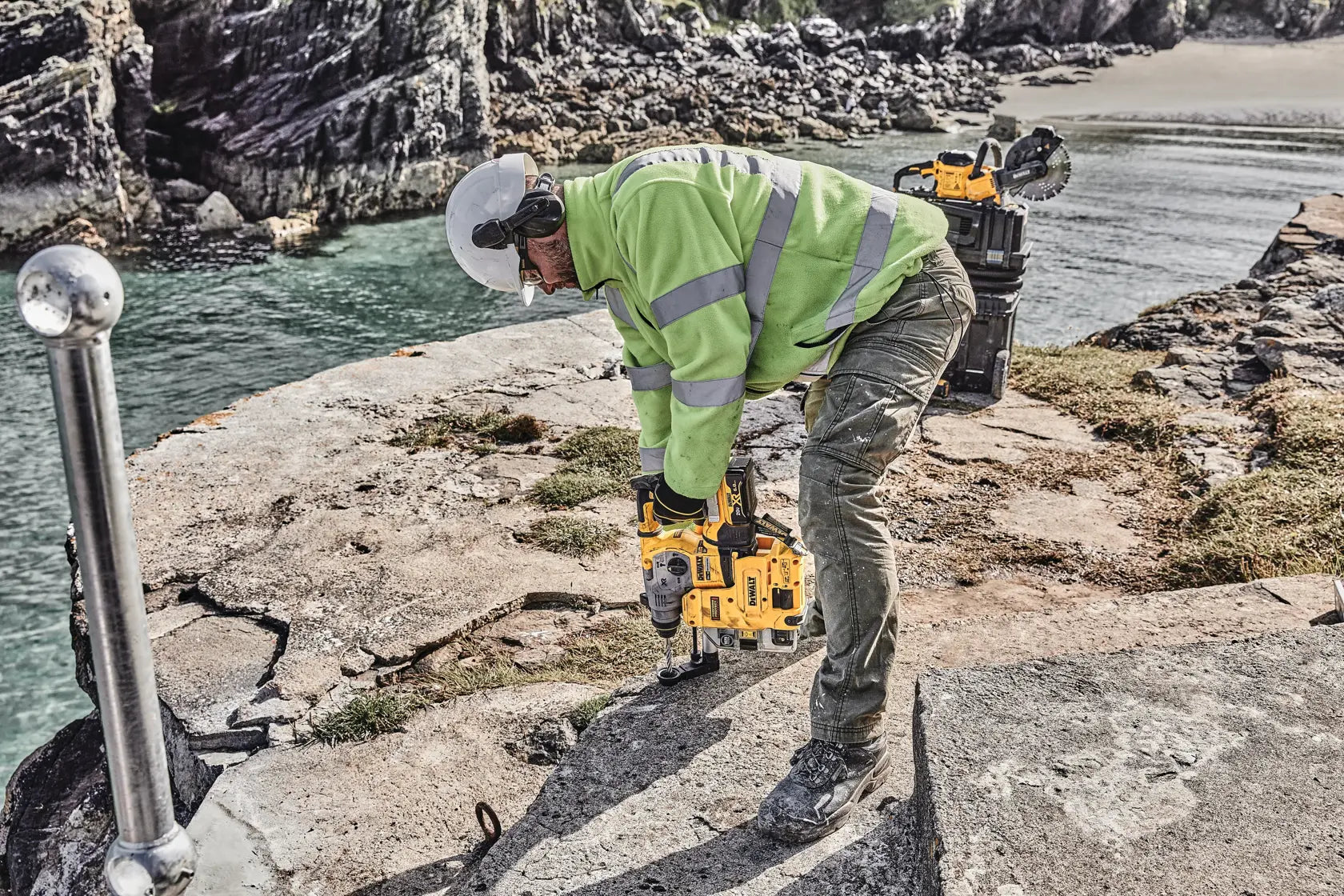 DeWalt DCH293R2 20V MAX XR Brushless Cordless 1-1/8 in. SDS PLUS L-Shape Rotary Hammer Kit - image 12