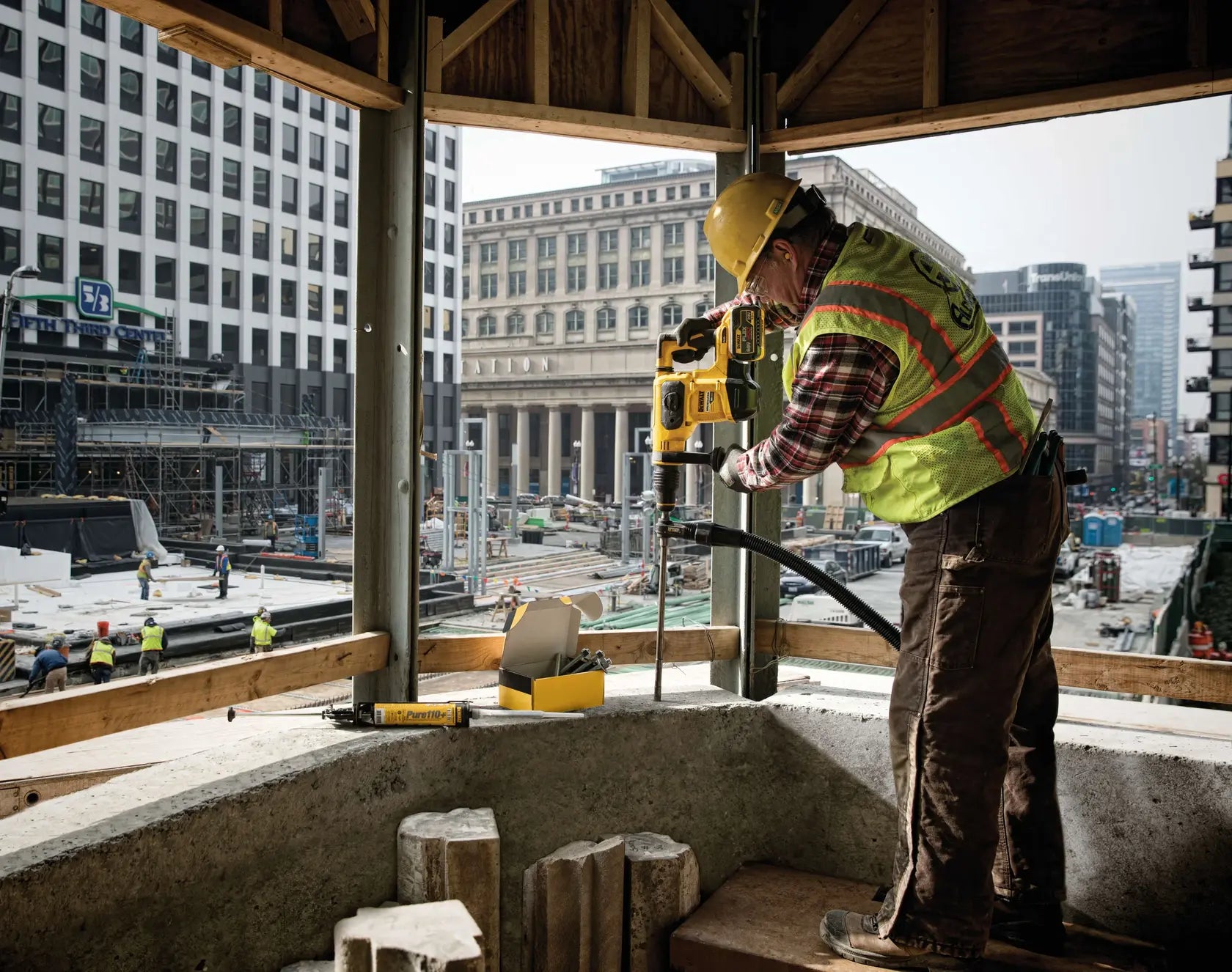 DeWalt DCH481X2 60V MAX 1-9/16-in Brushless Cordless Combination Rotary Hammer Kit - image 8