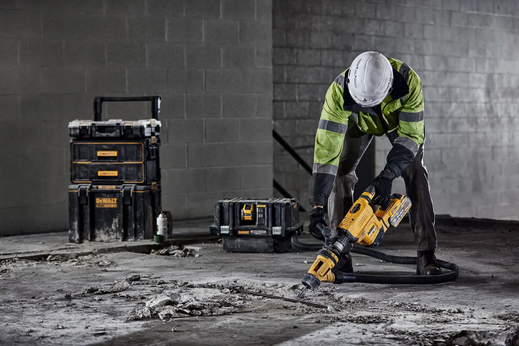 DeWalt DCH832X1 60V MAX 15 lb. Cordless SDS MAX Chipping Hammer Kit - image 4