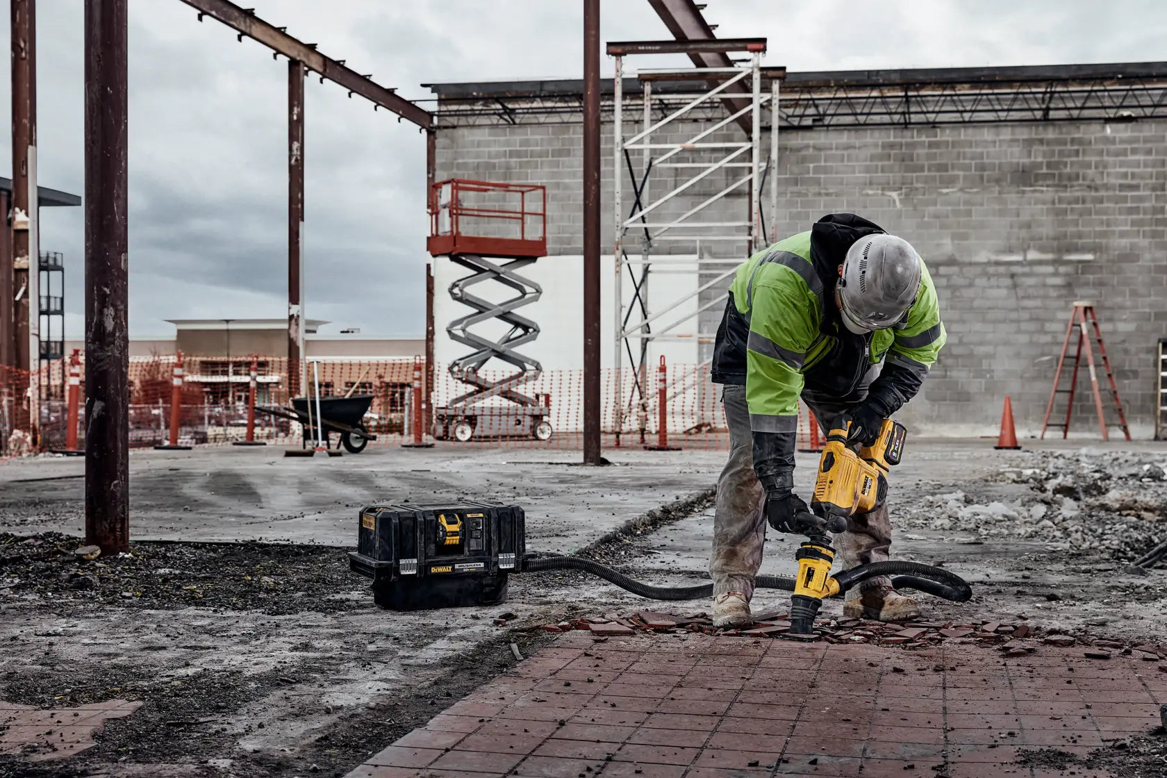 DeWalt DCH832X1 60V MAX 15 lb. Cordless SDS MAX Chipping Hammer Kit - image 7