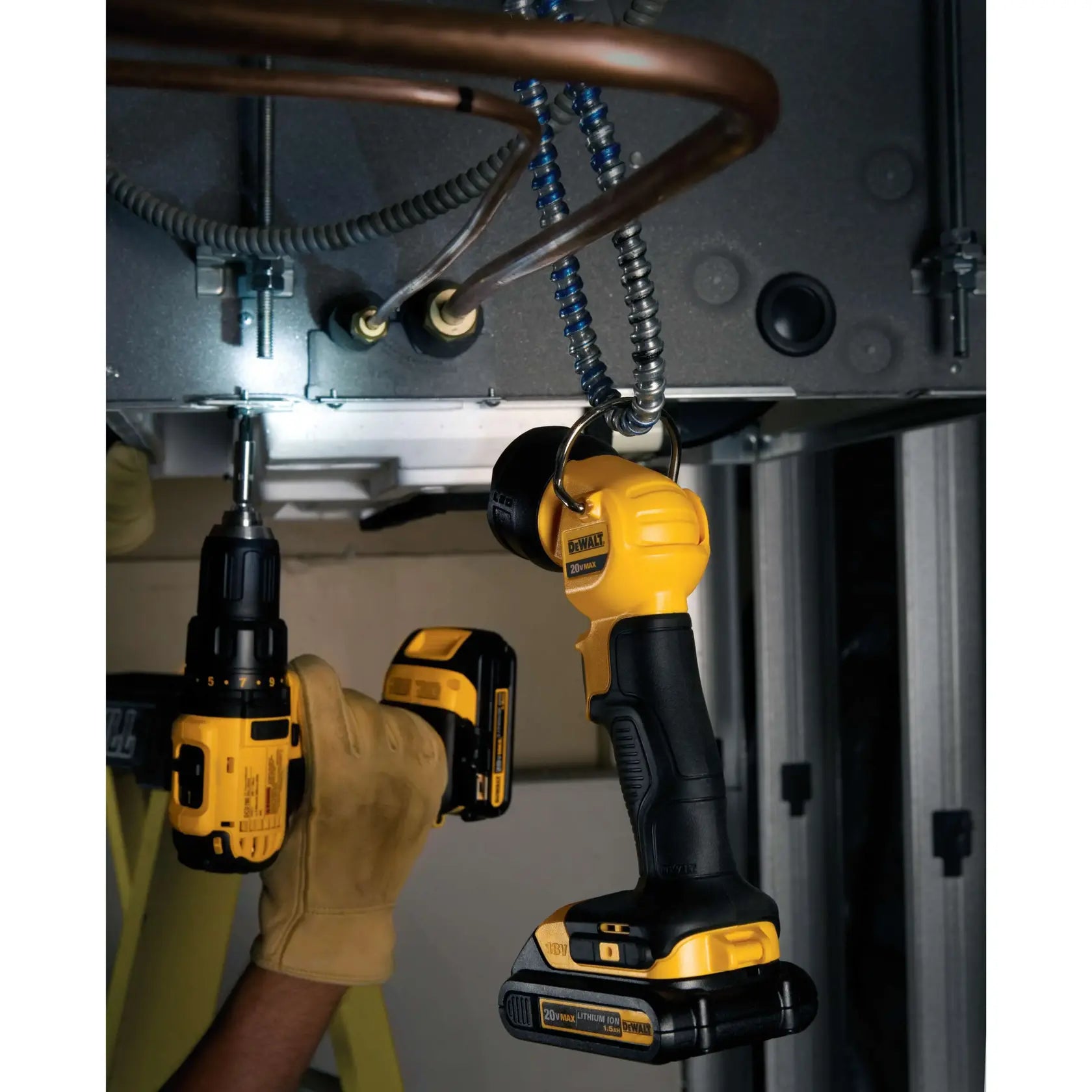 DeWalt DCL040 20V MAX LED Work Light - image 7