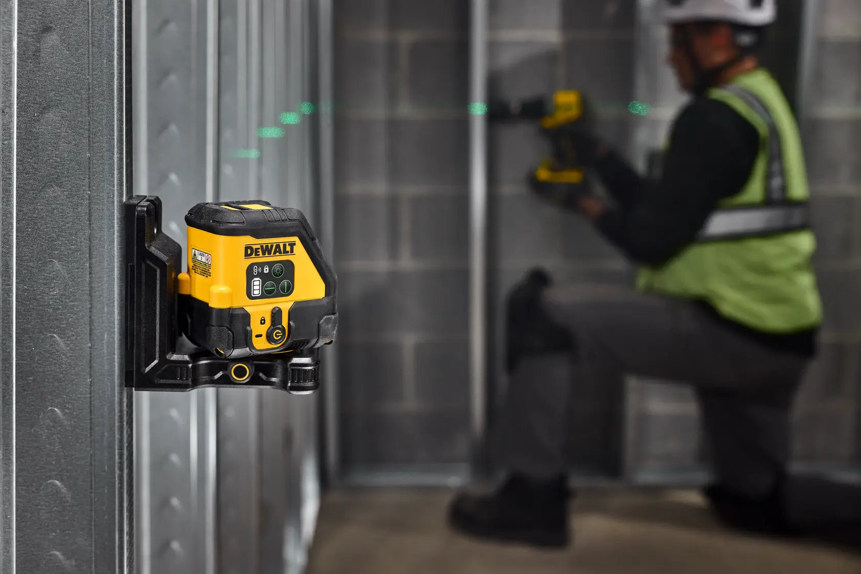 DeWalt DCLE14201GB USB Rechargeable Green Cross Line Laser Base Kit - image 6