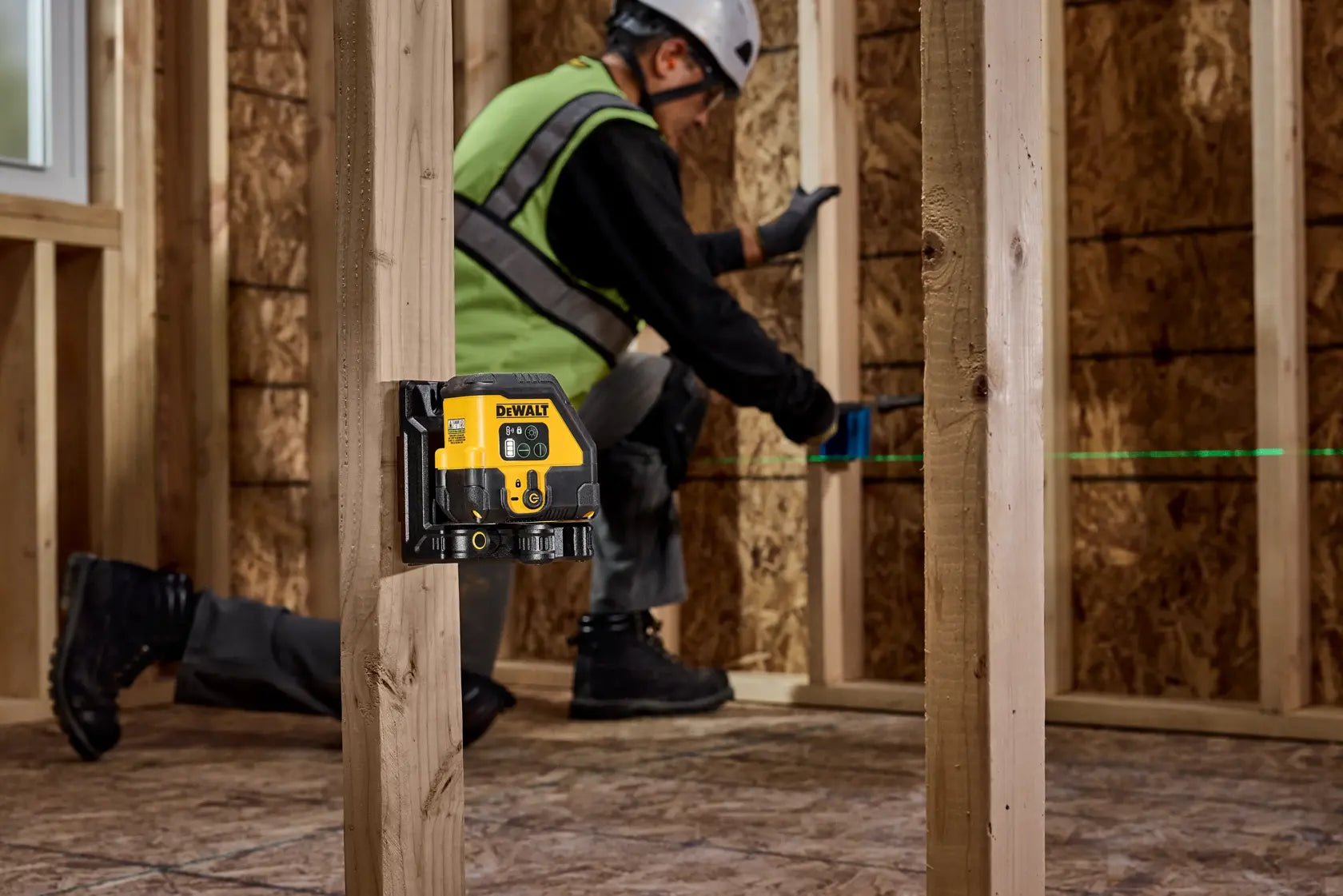 DeWalt DCLE14201GB USB Rechargeable Green Cross Line Laser Base Kit - image 7