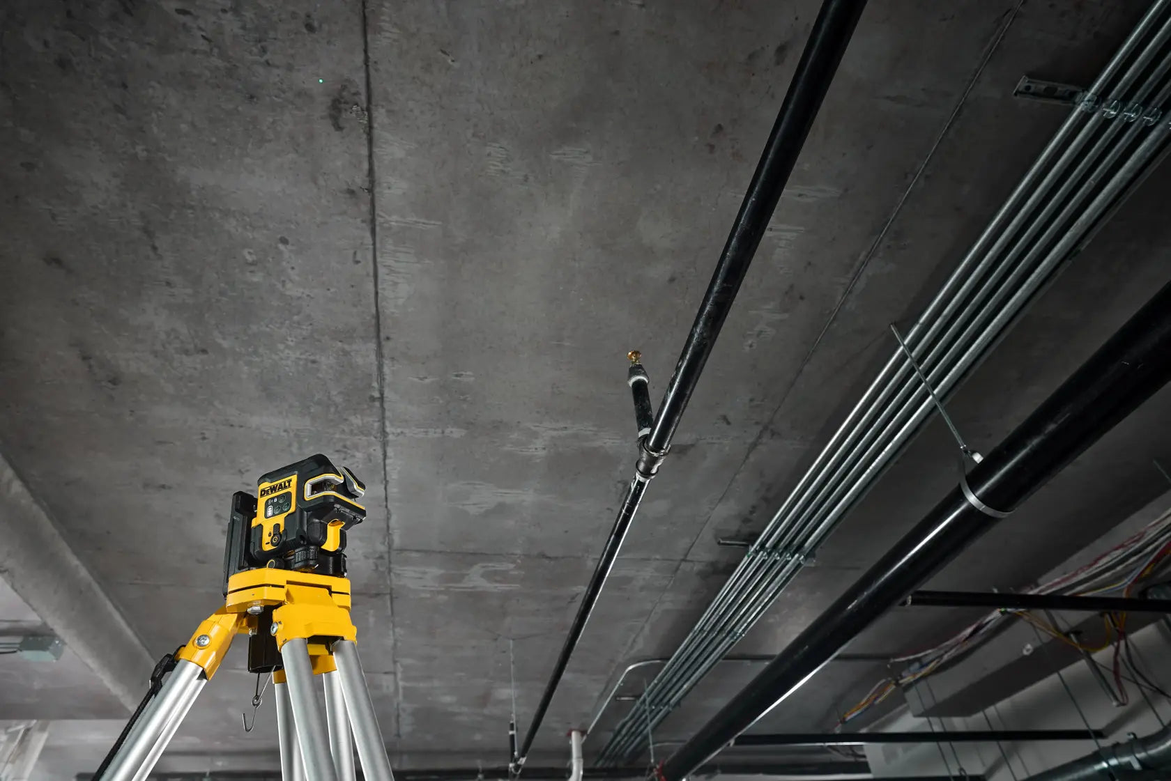 DeWalt DCLE14251GB USB Green 5-Spot & Crossline Laser Base Kit - image 6
