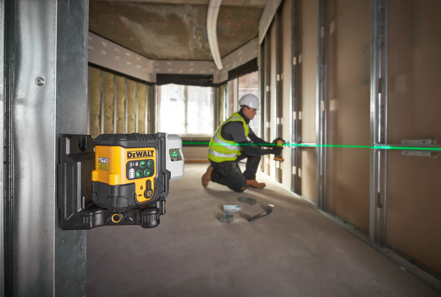 DeWalt DCLE14301GB 3X180° USB Rechargeable Green Line Laser Base Kit - image 6
