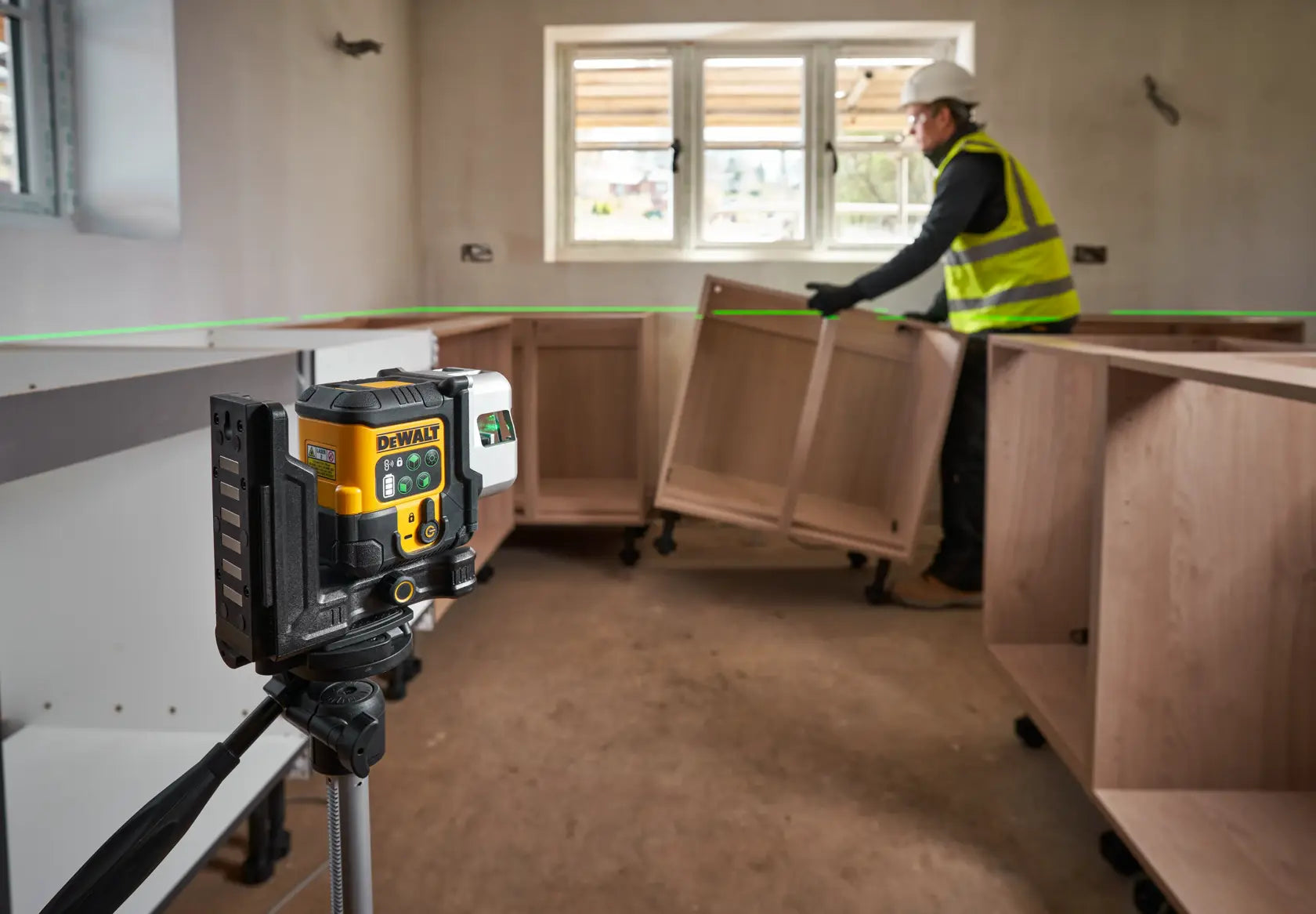 DeWalt DCLE14301GB 3X180° USB Rechargeable Green Line Laser Base Kit - image 9
